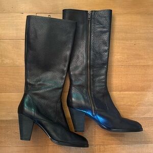 Eddie Bauer size 6.5 black all leather zip women’s boots. Beautiful condition.